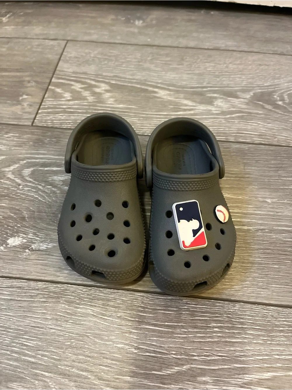 Toddler Boy’s Gray Crocs with MLB Size 8